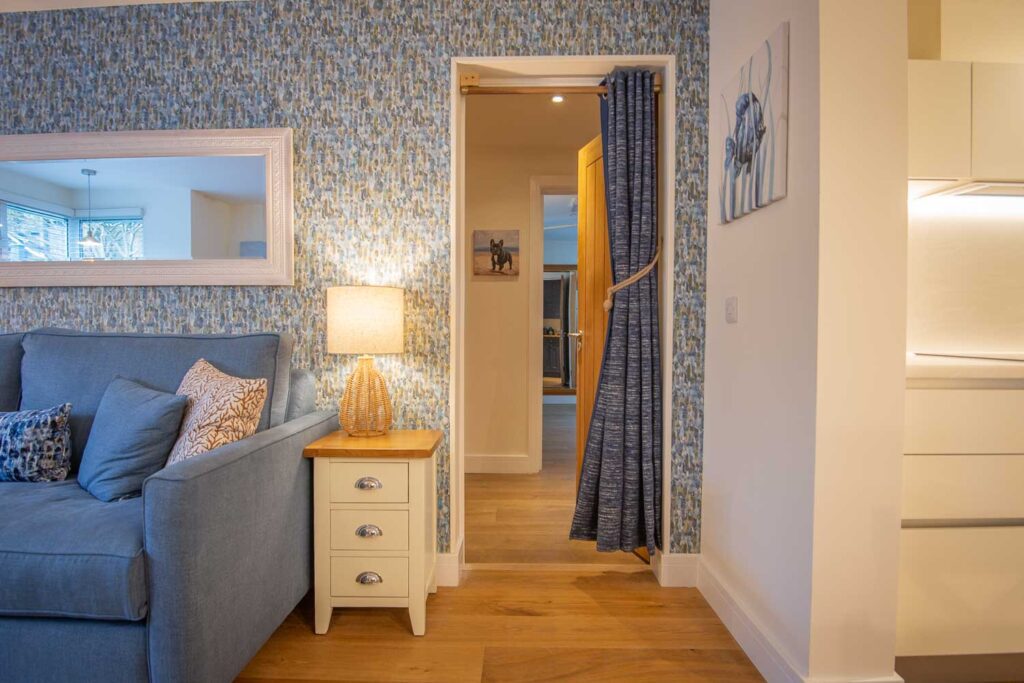 Seascape & Stones Throw inside - Self catering Holiday Apartments in Hythe, Kent
