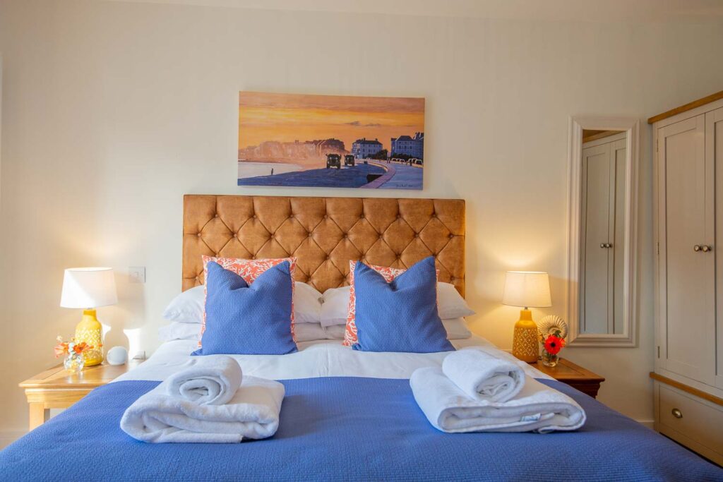Seascape Bedroom - Luxury self catering holiday apartments Kent
