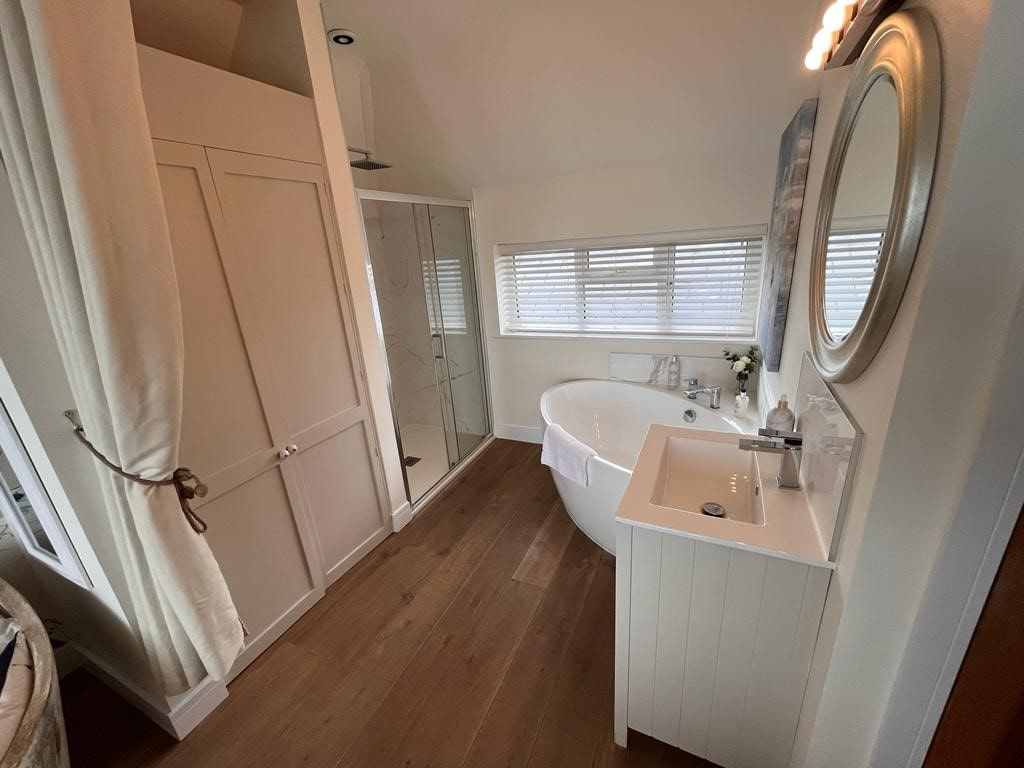 Admiral's Deck Bathroom - Luxury holiday apartments in Kent