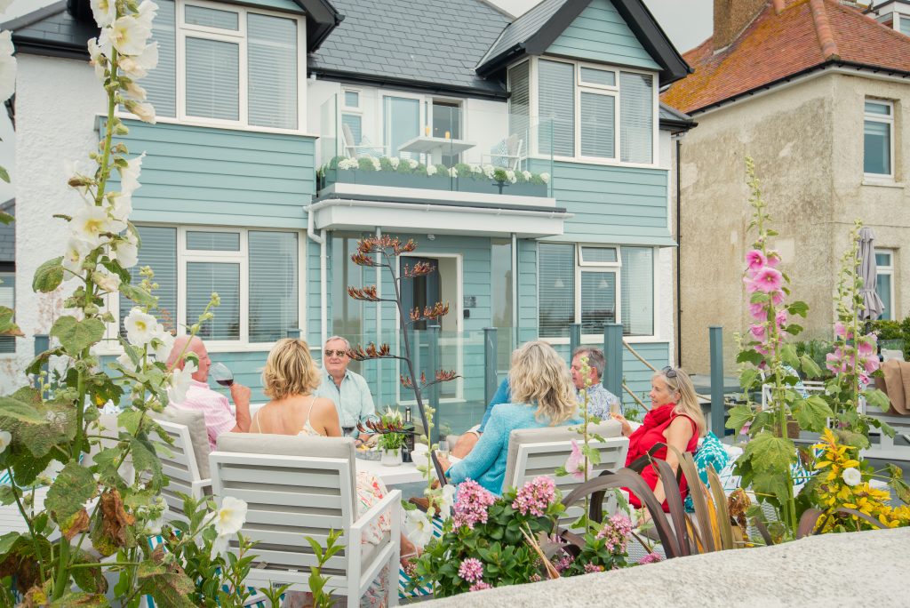 Beach Front, people enjoying a glass of wine - Holiday accommodation Kent